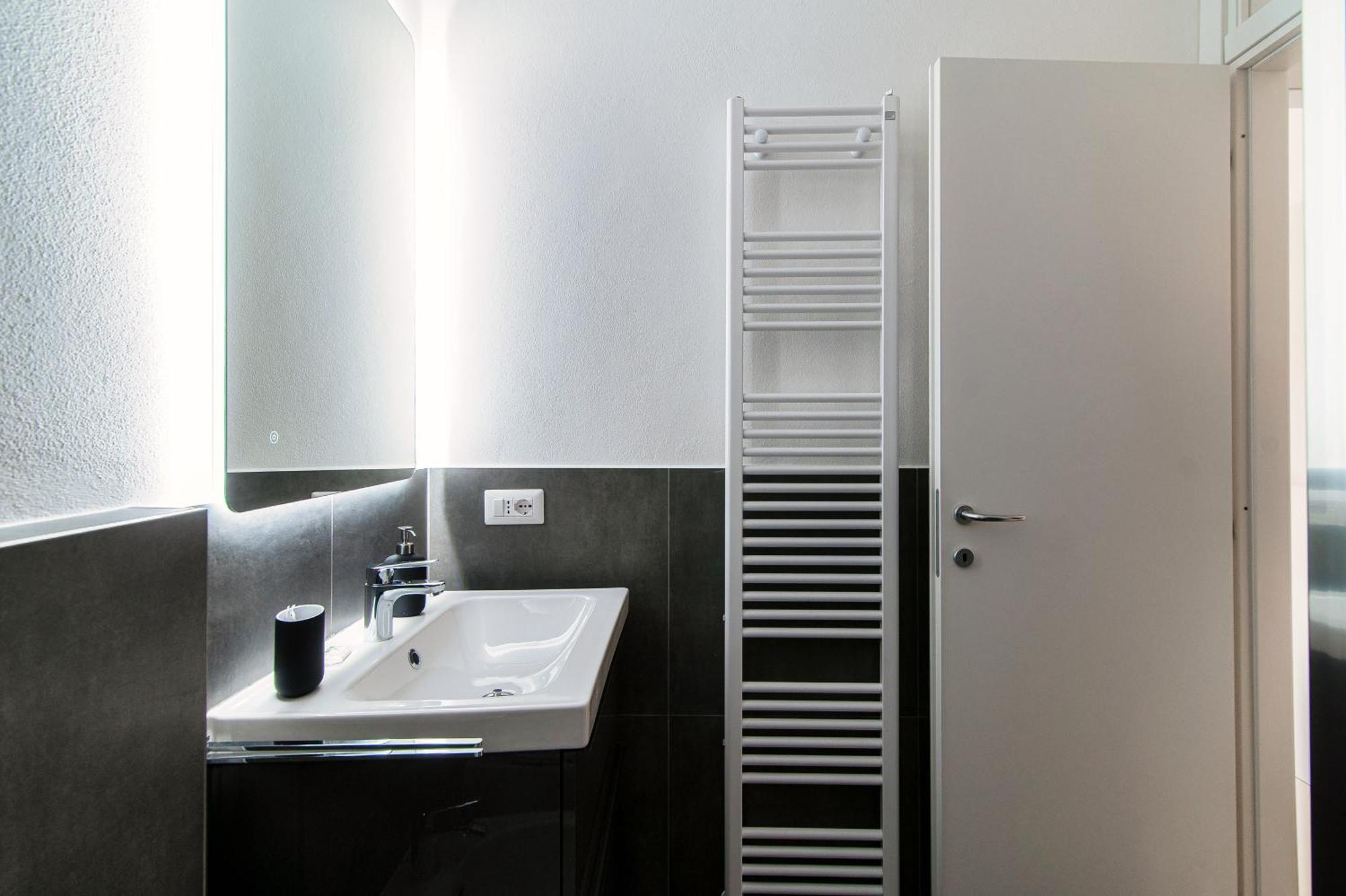 Giuliny Lovely Flat - The House Of Travelers Como Eksteriør bilde